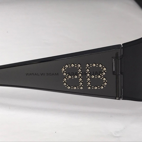 - 💯 - Authentic New BalenciagaMONO MASK SUNGLASSES | BB0122S seen  on Kim - Picture 8 of 17